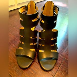 Liz Claiborne Black Heels (Size 11)